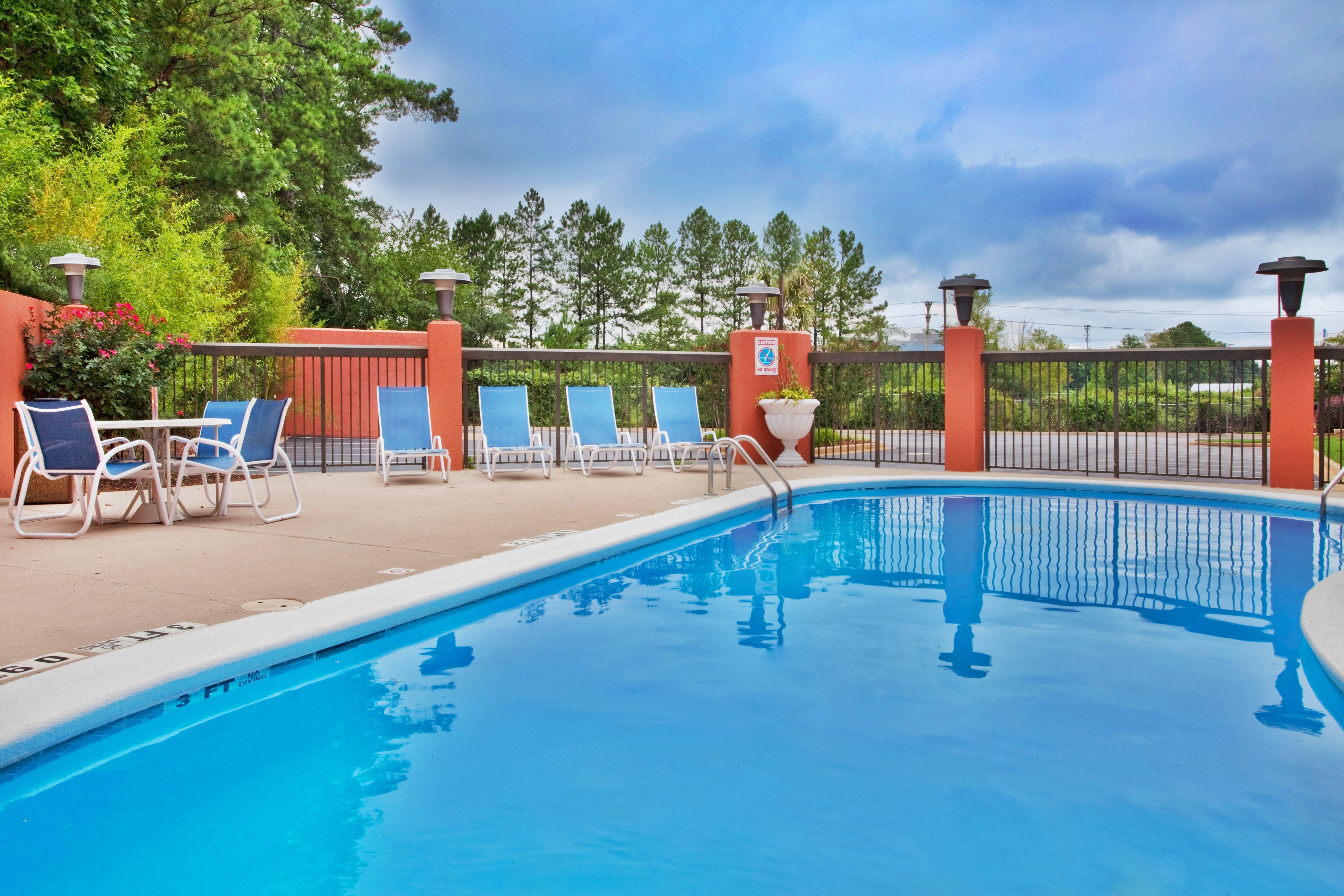 Holiday Inn Express Hotel & Suites Lawrenceville By Ihg Bagian luar foto