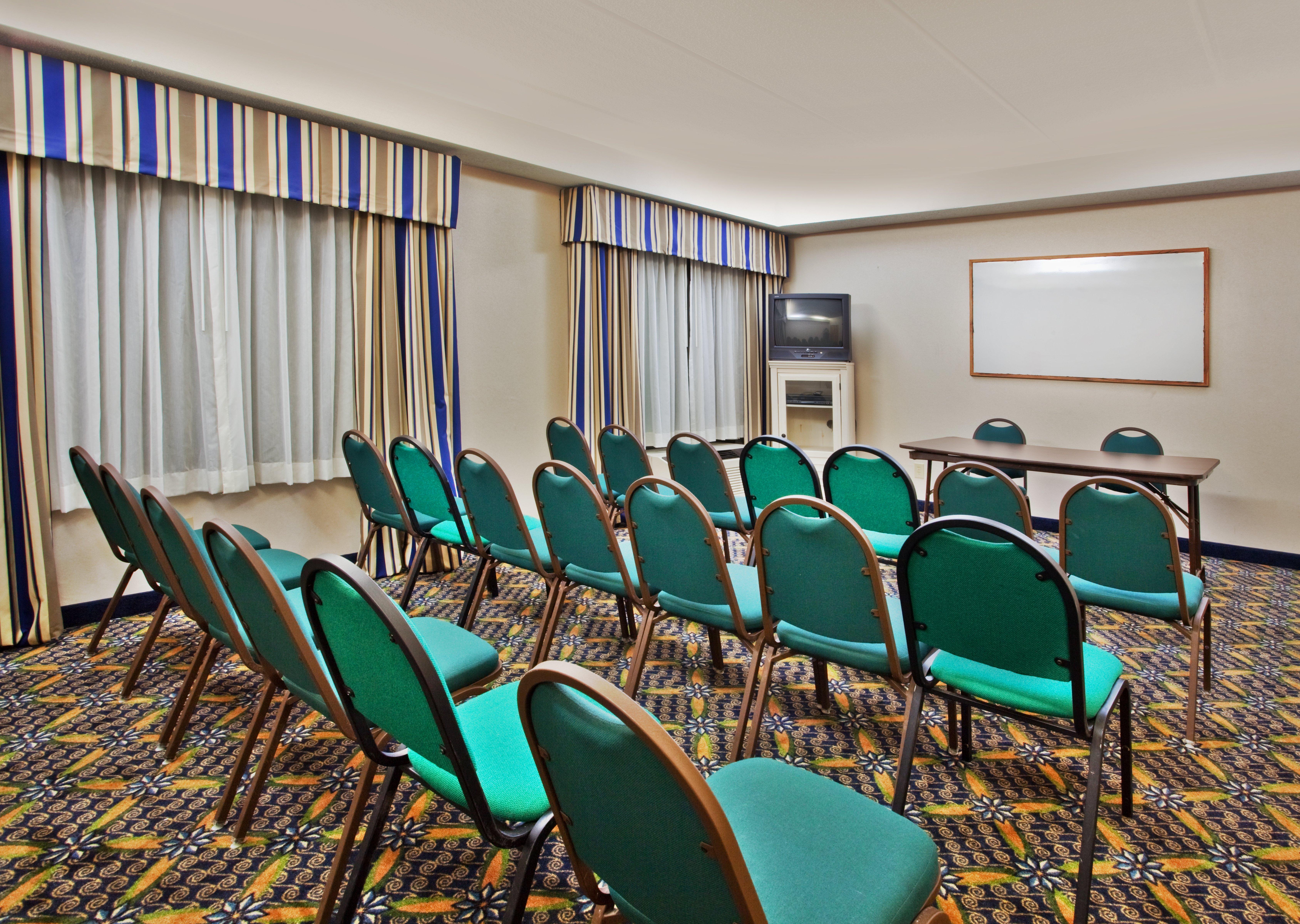 Holiday Inn Express Hotel & Suites Lawrenceville By Ihg Bagian luar foto