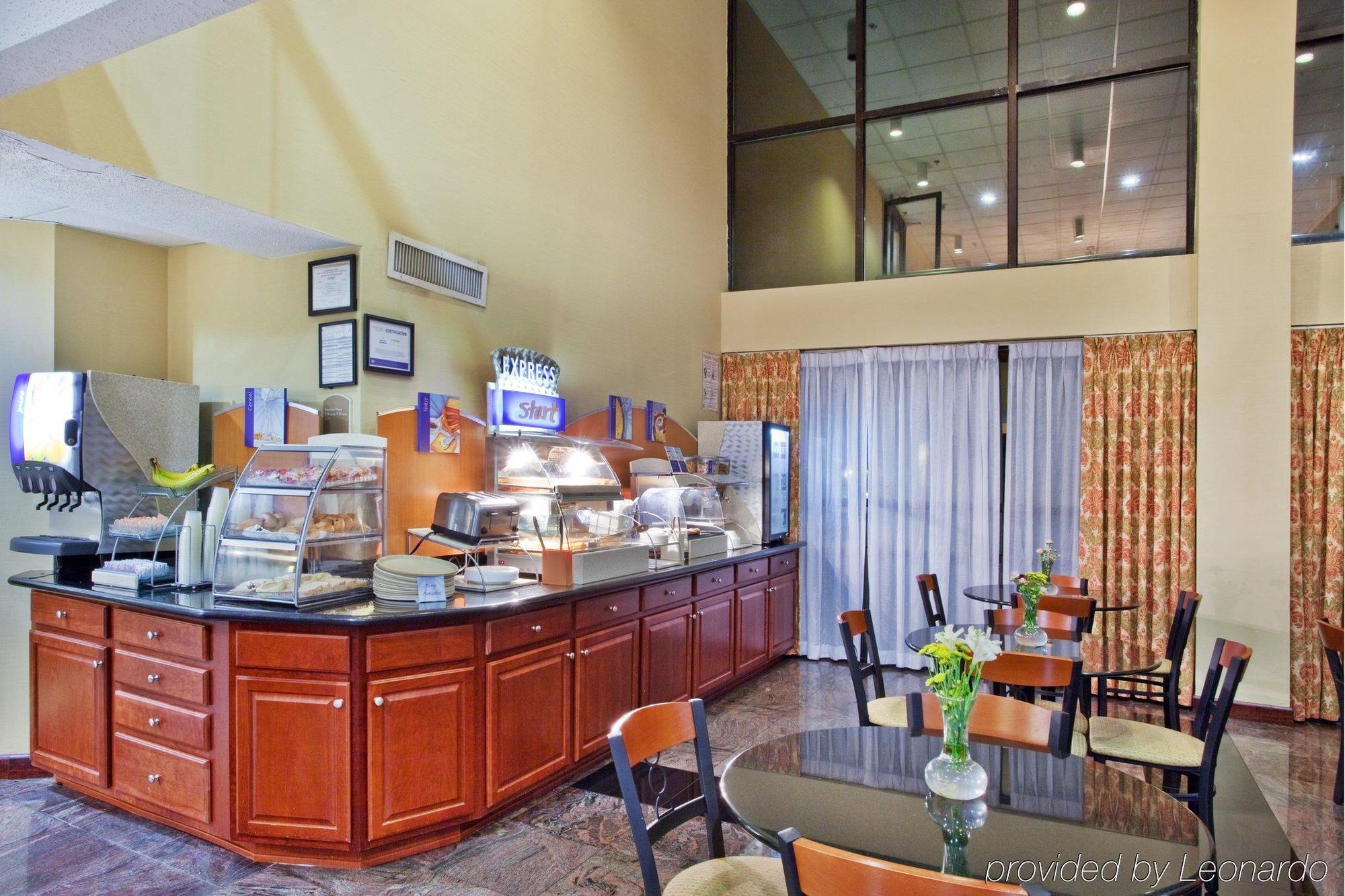 Holiday Inn Express Hotel & Suites Lawrenceville By Ihg Bagian luar foto