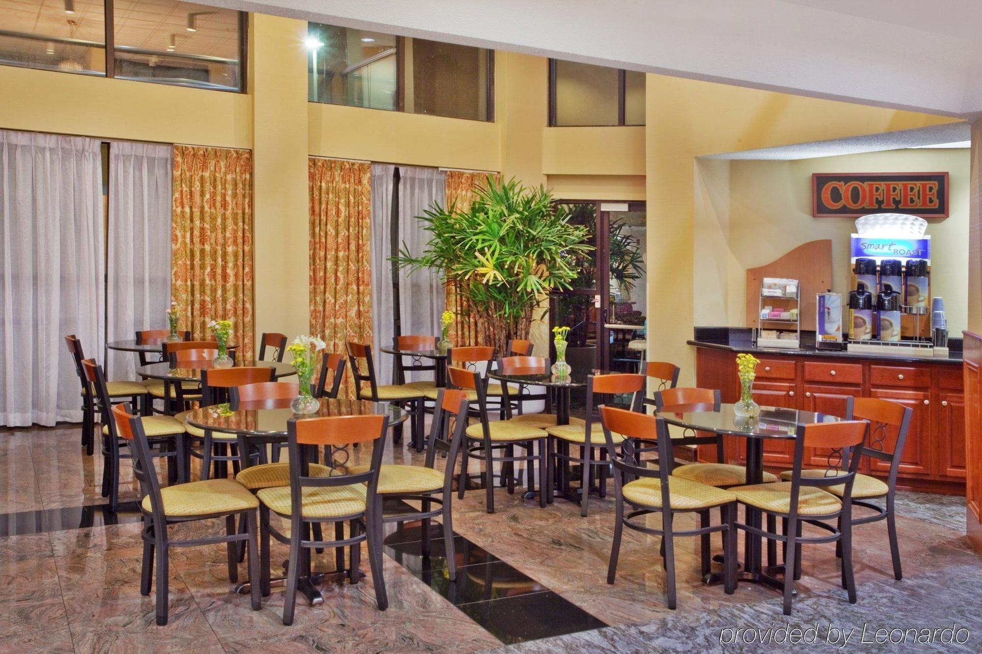 Holiday Inn Express Hotel & Suites Lawrenceville By Ihg Bagian luar foto